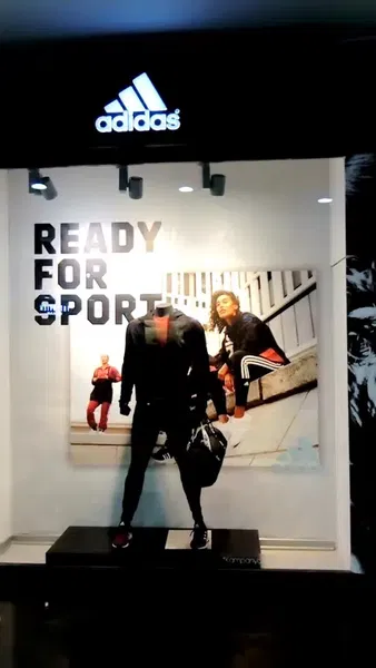 Adidas - Photo 1