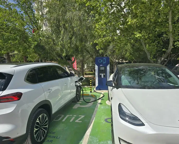 Adli̇ye Arkasi Saray Otopark - Photo 1