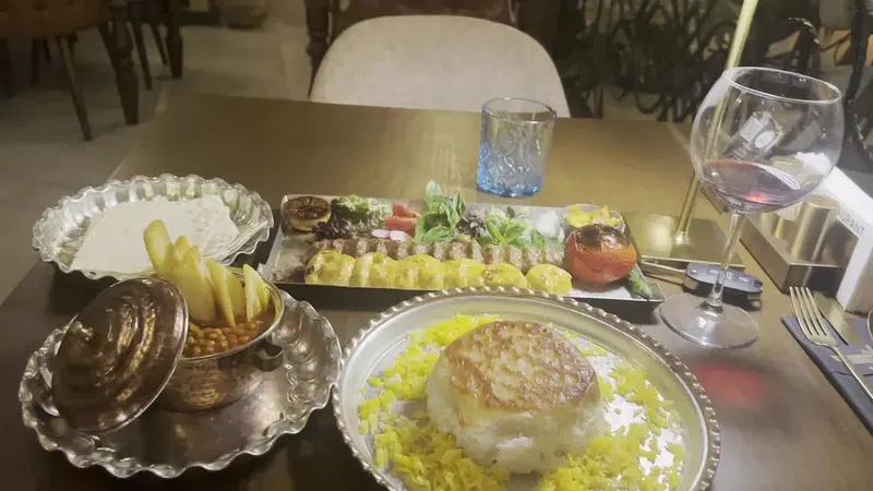 Ahura Restaurant - Photo 8