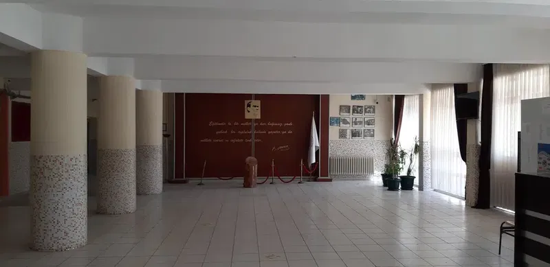 Akdeniz Anadolu Lisesi - Photo 4