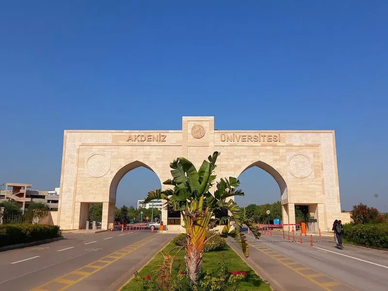 Akdeniz Üniversitesi - Photo 1