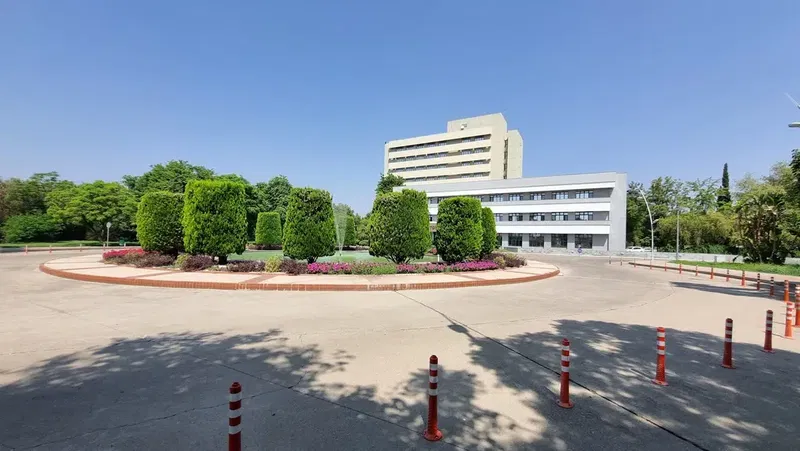 Akdeniz Üniversitesi - Photo 5