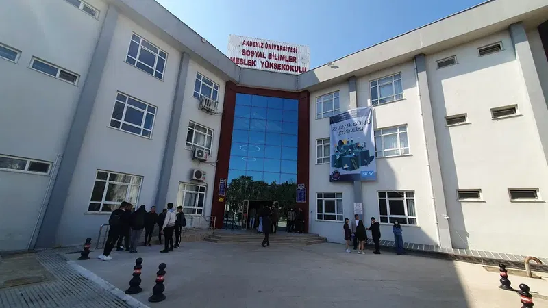 Akdeniz Üniversitesi Sosyal Bilimler MYO - Photo 1