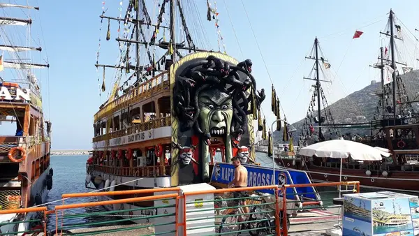 Alaiye 1 Boat Tour
