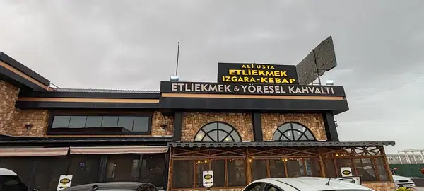 Ali̇ Usta Etli̇ekmek & Kebap