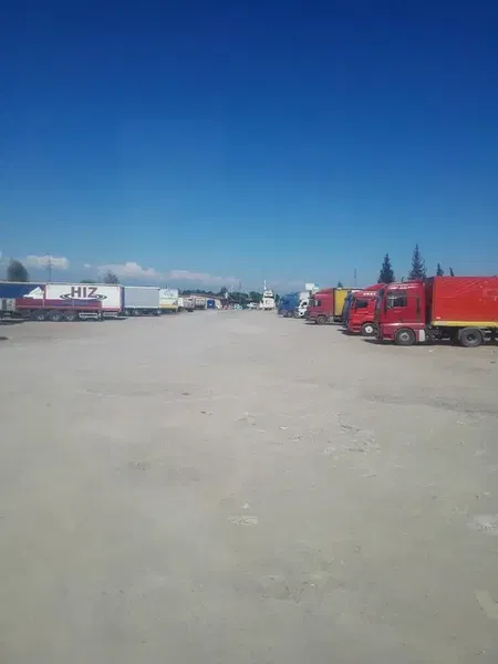 Truck Garage - Photo 10