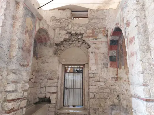 Antik Aya Nicholas Evi