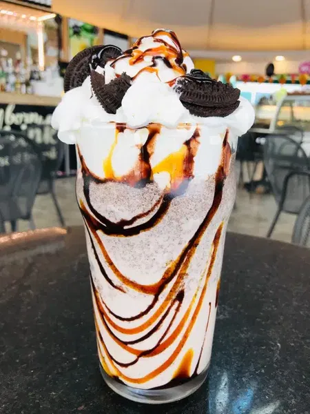 Artizan Gelato - Photo 2