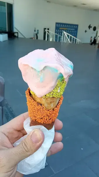 Artizan Gelato - Photo 3
