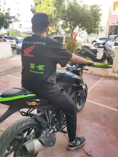 Asi̇l Motogarage - Photo 5
