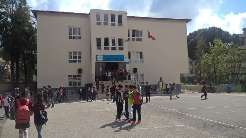 Atatürk Ortaokulu - Photo 1