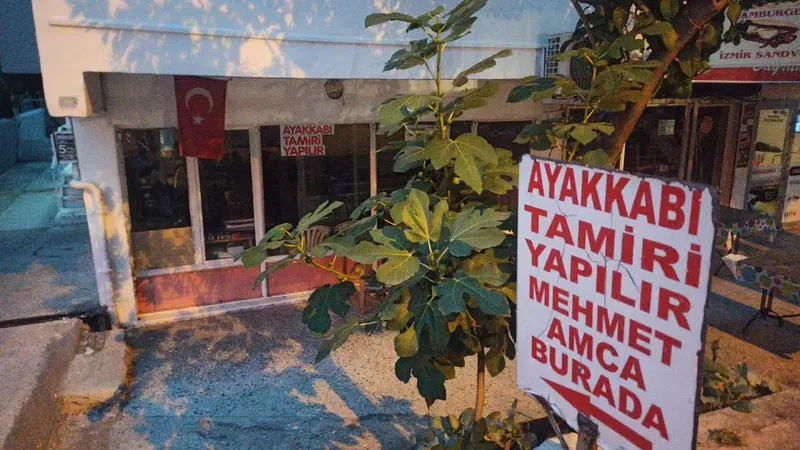 Ayakkabı Tamircisi Mehmet Amca - Photo 2