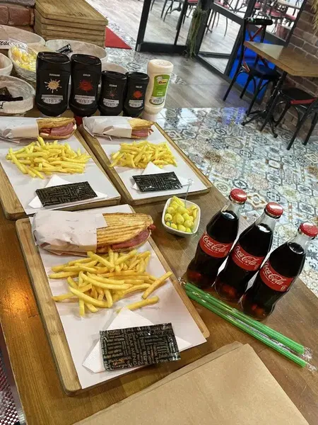 Ayvalik Tost Perge Caddesi̇ - Photo 5