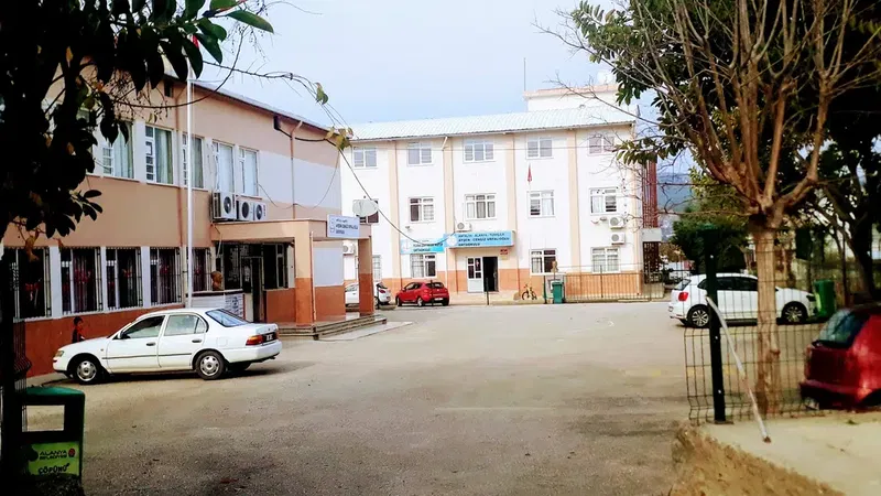 Ayse Cengiz Urfalıoğlu Middle School - Photo 2