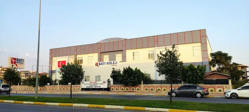 Bati Koleji̇ - Photo 4