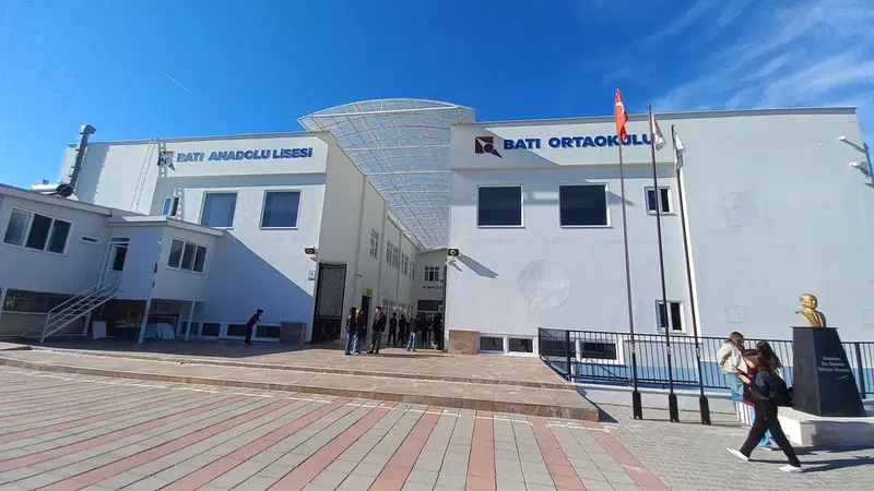 Bati Koleji̇ - Photo 6