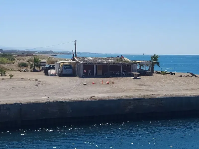 Beach Cafe - Photo 4