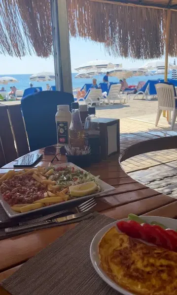 Brothers Beach Club - Photo 5