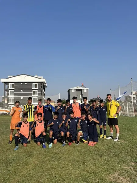 Bucaspor 1928 Futbol Okulu Çi̇m Saha - Photo 4