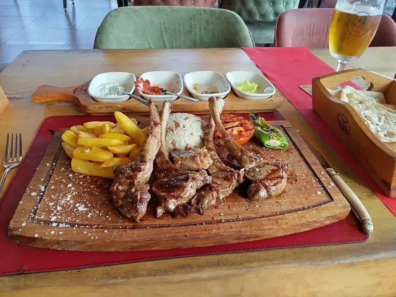 Buffalo Steakhouse & Bar - Photo 7