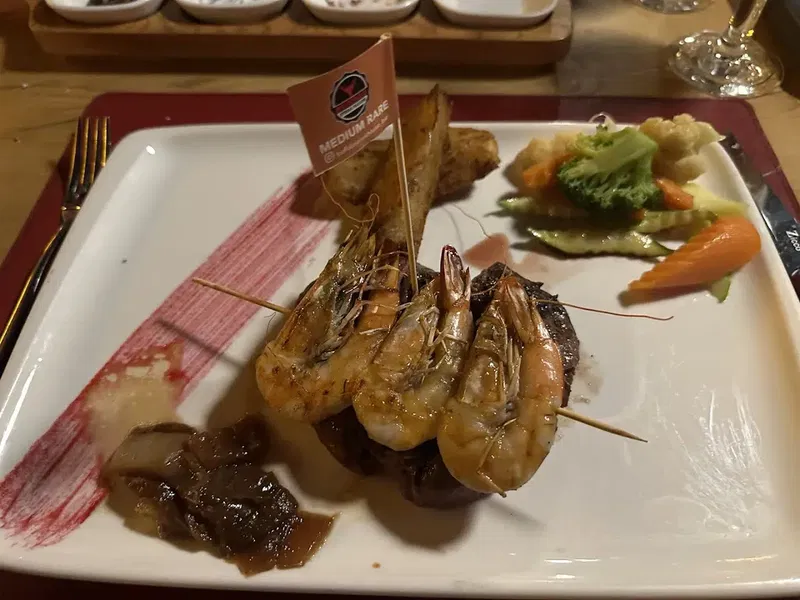 Buffalo Steakhouse & Bar - Photo 10