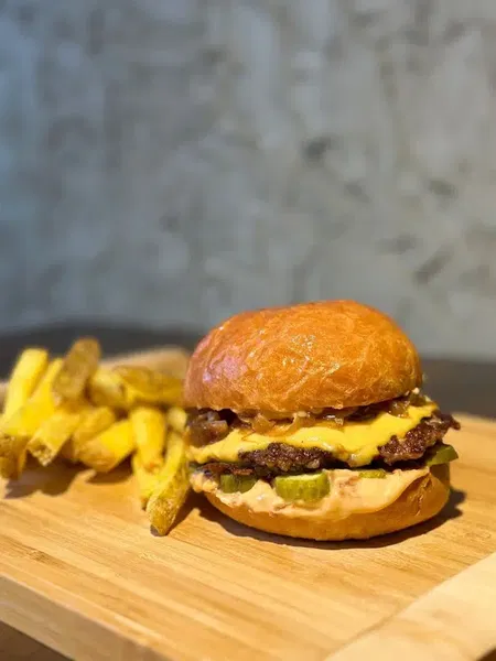 Burger 242 - Photo 3