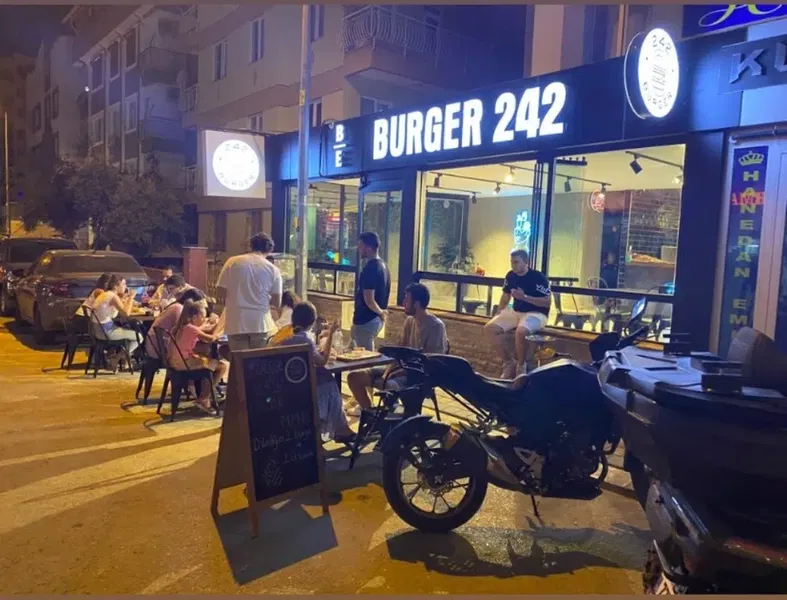 Burger 242 - Photo 4