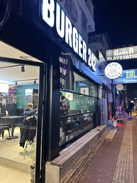 Burger 242 - Photo 5