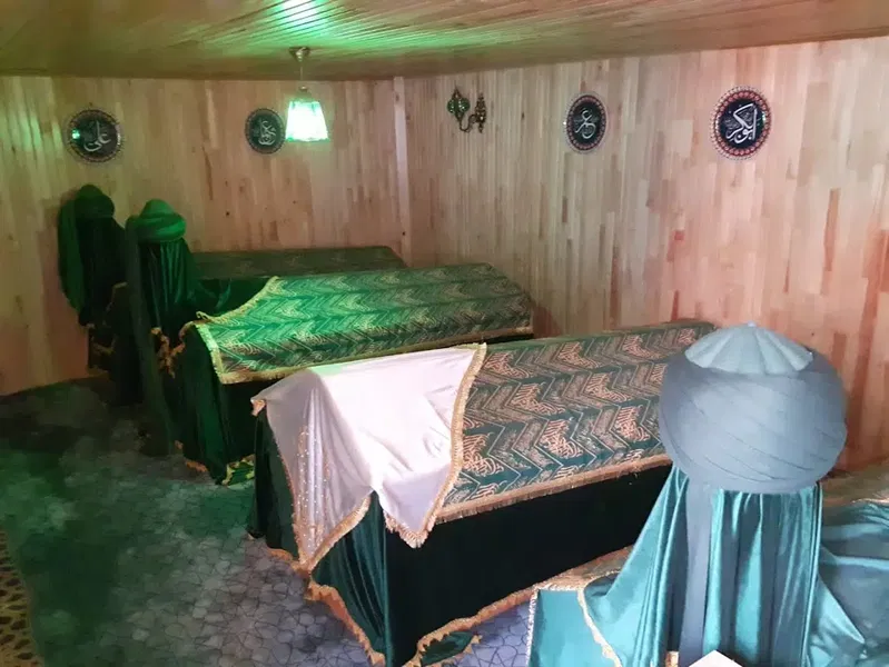 Burhan Dede Türbesi - Photo 5