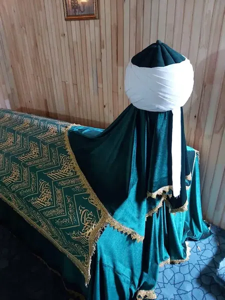 Burhan Dede Türbesi - Photo 8