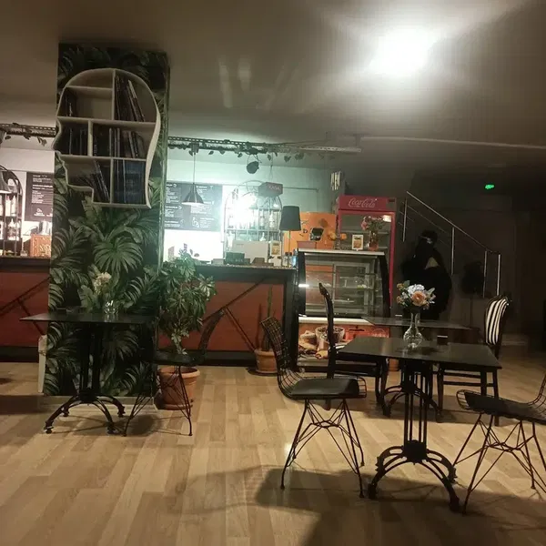 Cafe Lounge - Photo 1