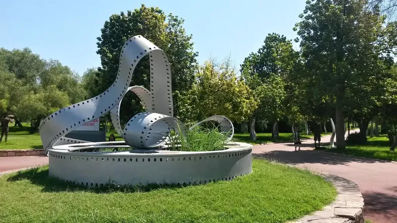Cam Piramit Otoparkı - Photo 4