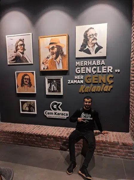 Cem Karaca Kütüphanesi - Photo 3
