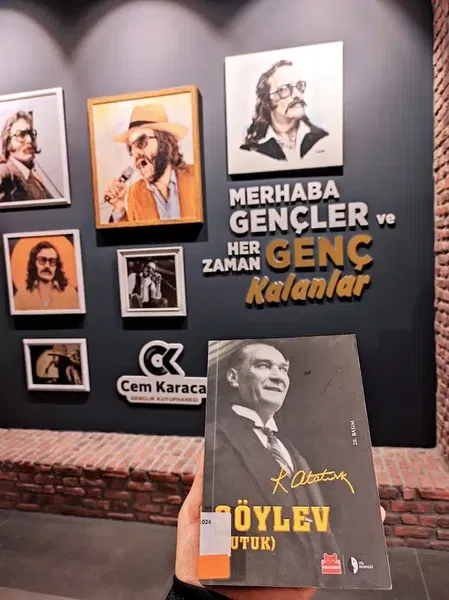 Cem Karaca Kütüphanesi - Photo 8