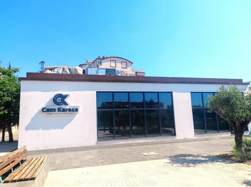 Cem Karaca Kütüphanesi - Photo 9