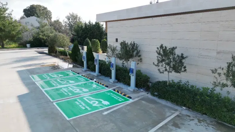CV Charging Station - Photo 2