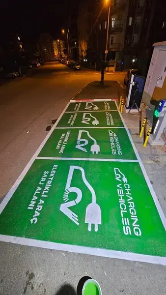 CV Charging Station - Photo 2