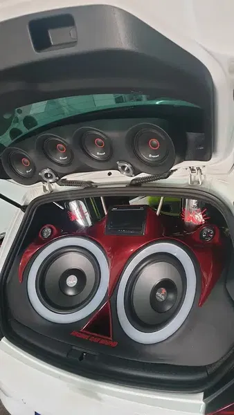 DecibelCarSound - Photo 4