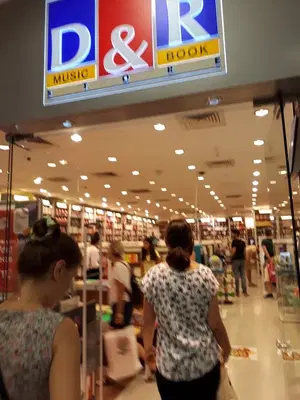 D&R