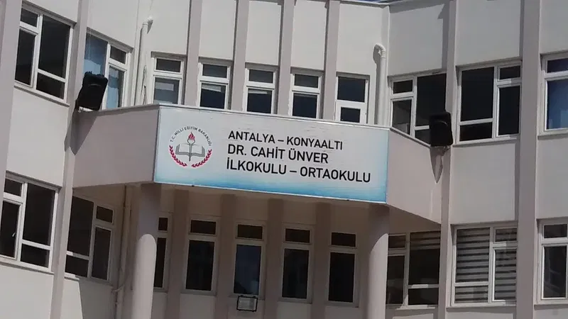 Dr. Cahit Ünver İlkokulu - Ortaokulu - Photo 9
