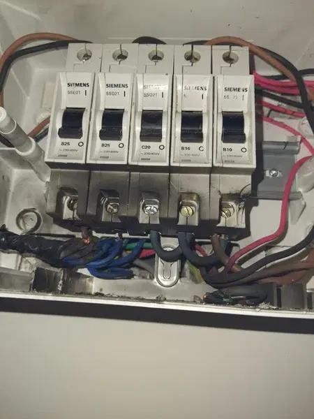 (Elektri̇kçi̇)Ariza Elektri̇k Su Tadi̇lat - Photo 7