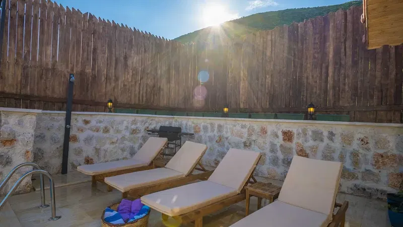 Elisam Villa - Photo 9