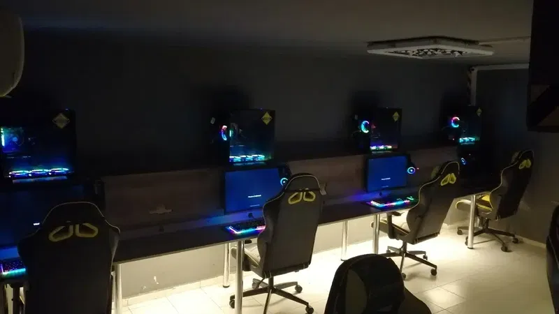 Elit Internet Cafe - Photo 1