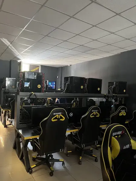Elit Internet Cafe - Photo 2