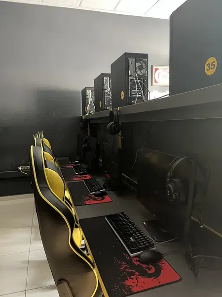 Elit Internet Cafe - Photo 9