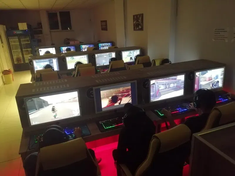 Elit Internet Cafe - Photo 10