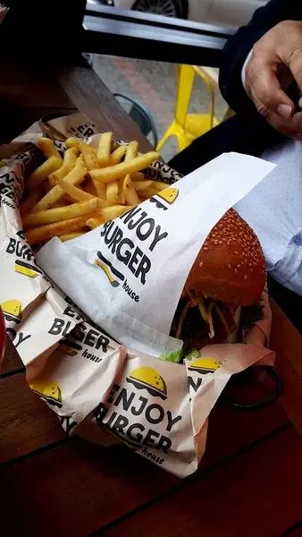 Enjoy Burger Sports Bar Alanya - Photo 8