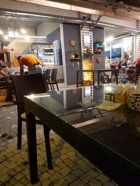 Eren Döner Cafe&Bistro - Photo 10
