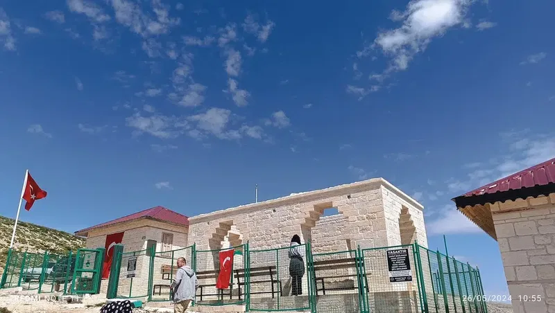 Eroğlu Nuri Türbesi - Photo 4