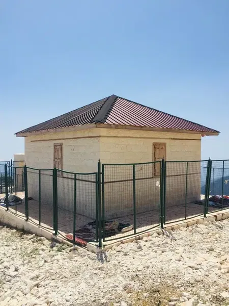 Eroğlu Nuri Türbesi - Photo 10